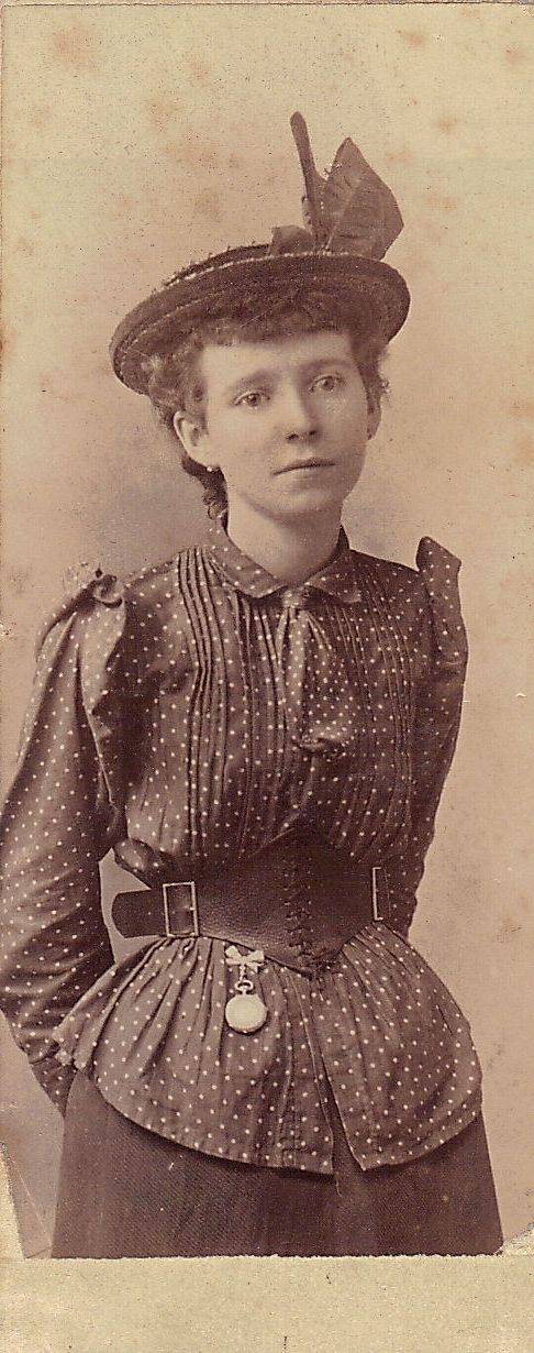 small cabinet card of woman