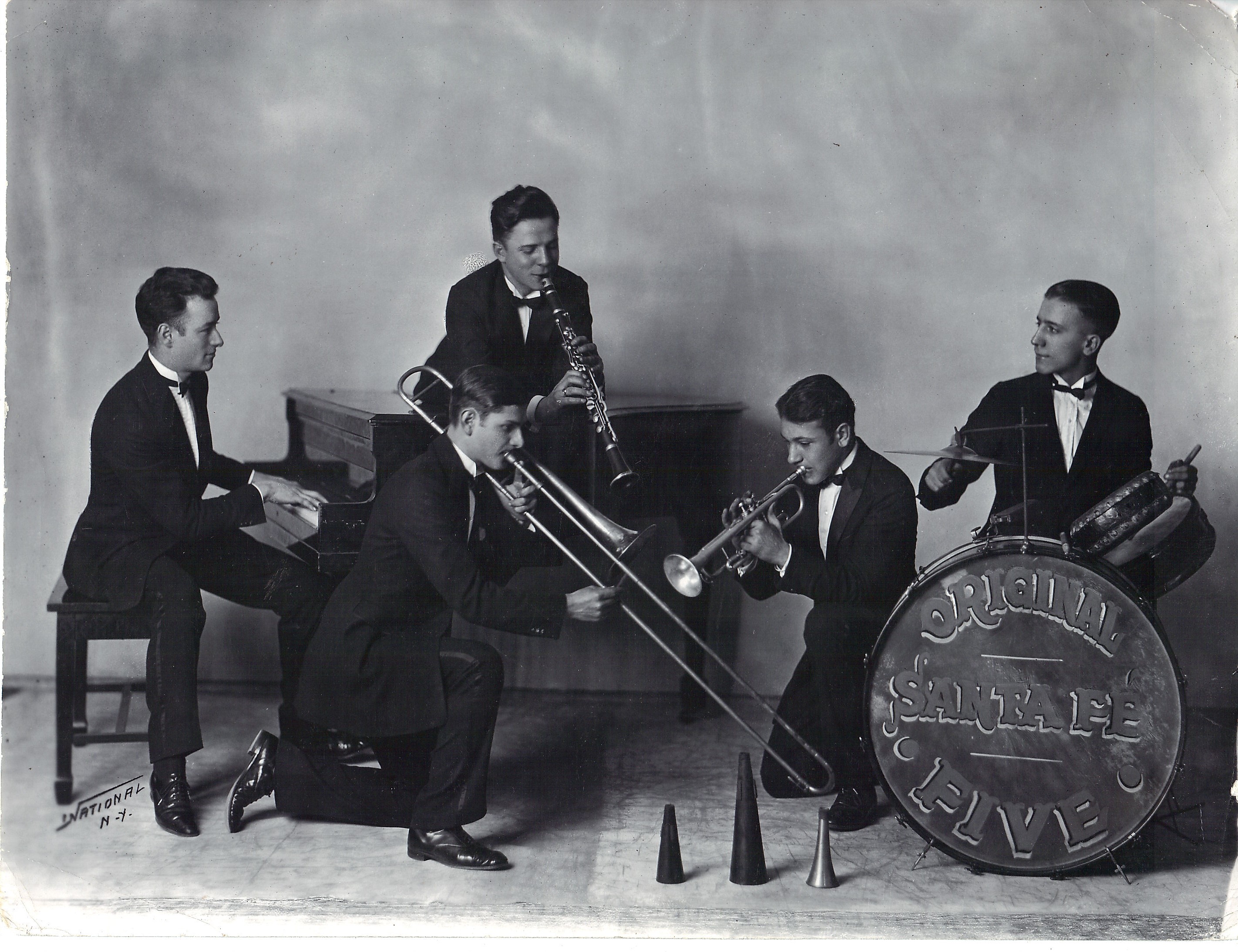 Джаз в сша. Джаз США 20 век. Джаз-ансамбль Луиса Митчелла. Джаз 19 века. Музыканты 20 века.